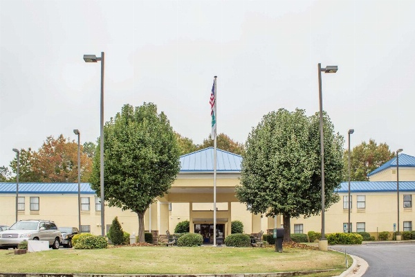 Econo Lodge Raleigh near Walnut Creek Amphitheatre image 1