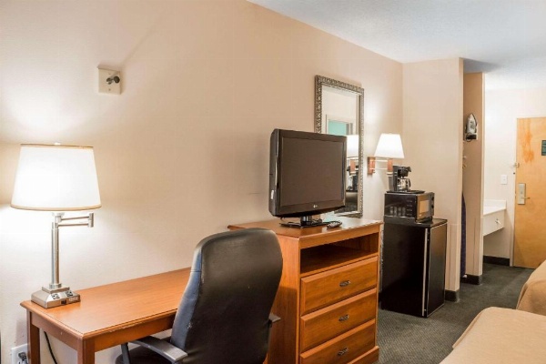 Econo Lodge Raleigh near Walnut Creek Amphitheatre image 19