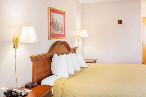 Econo Lodge Raleigh near Walnut Creek Amphitheatre image 20