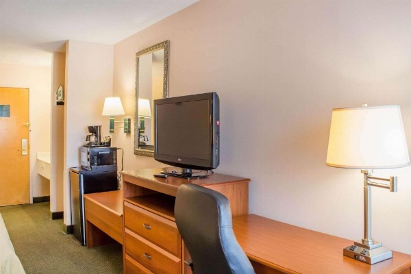 Econo Lodge Raleigh near Walnut Creek Amphitheatre image 21