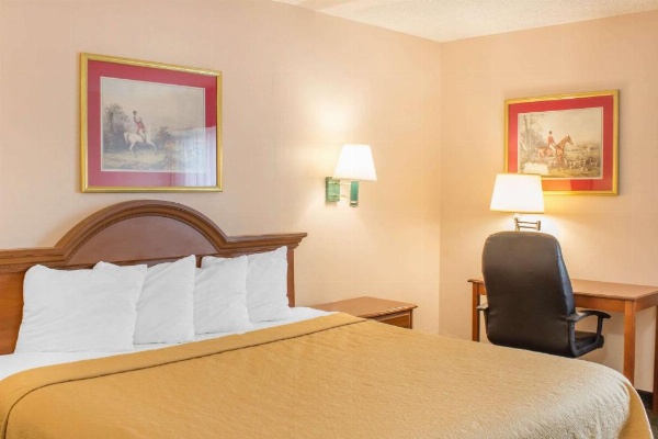 Econo Lodge Raleigh near Walnut Creek Amphitheatre image 25