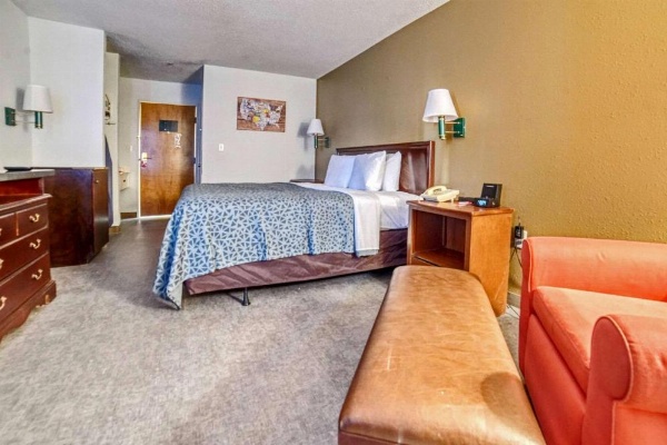 Econo Lodge Raleigh near Walnut Creek Amphitheatre image 28