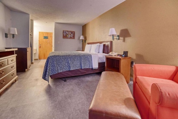 Econo Lodge Raleigh near Walnut Creek Amphitheatre image 29